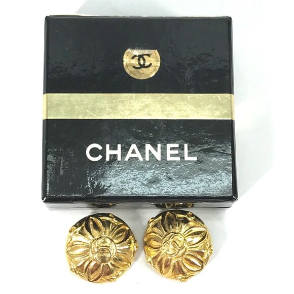 CHANEL Vintage Gold Earrings - Picture 13 of 13